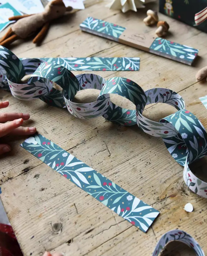 Clara & Macy Meredith Foliage Paper Chains