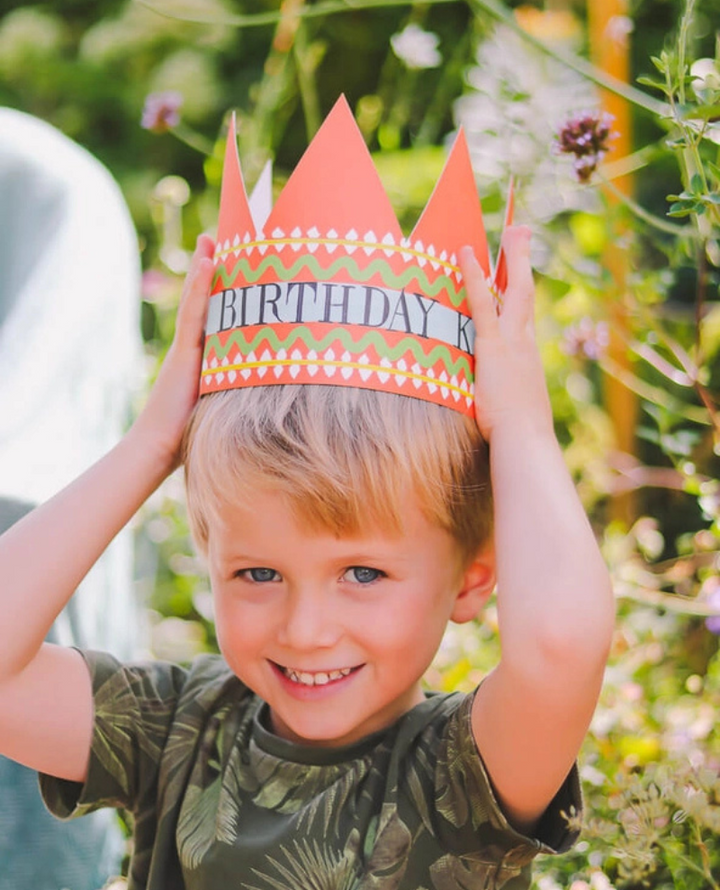 Hadley Birthday King Hat Card