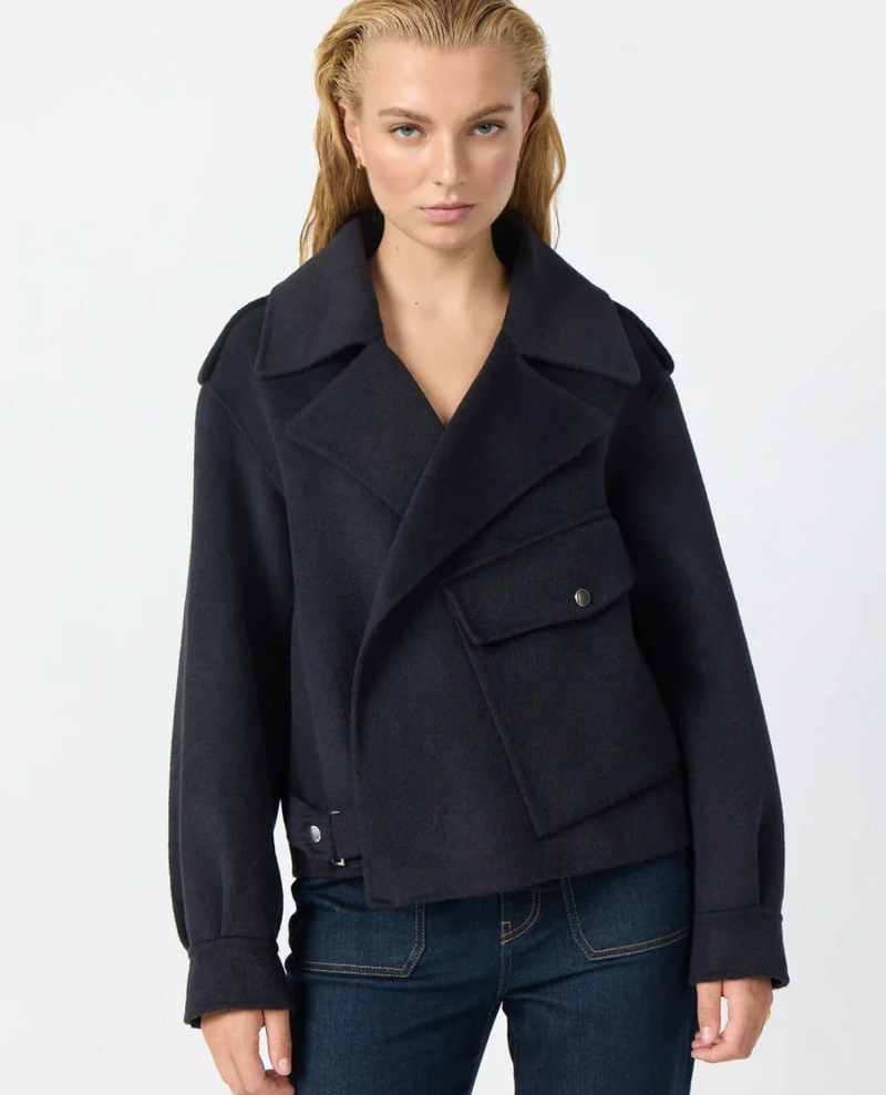 Levete Room Owa Dark Navy Short Jacket