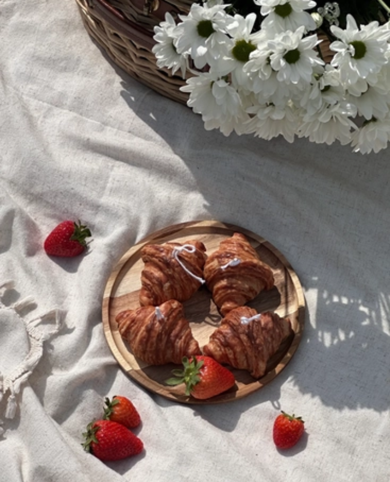 Violetston Art Atelier Croissant Candle